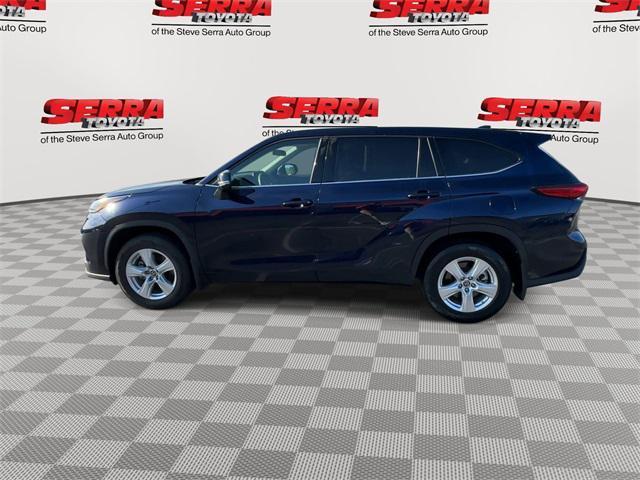 used 2022 Toyota Highlander car, priced at $29,600