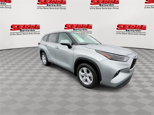 used 2024 Toyota Highlander car, priced at $40,900