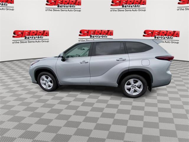 used 2024 Toyota Highlander car, priced at $40,900