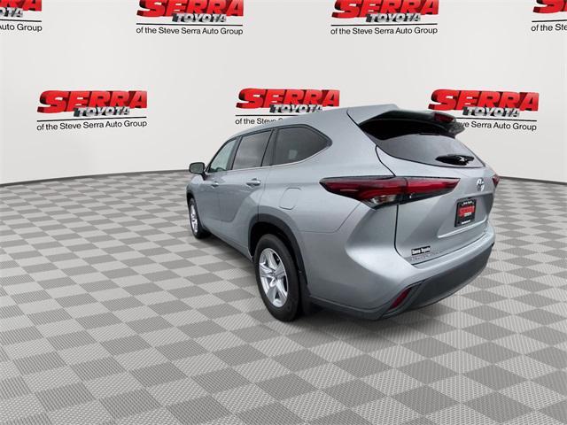 used 2024 Toyota Highlander car, priced at $40,900