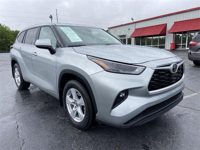 used 2024 Toyota Highlander car, priced at $40,900