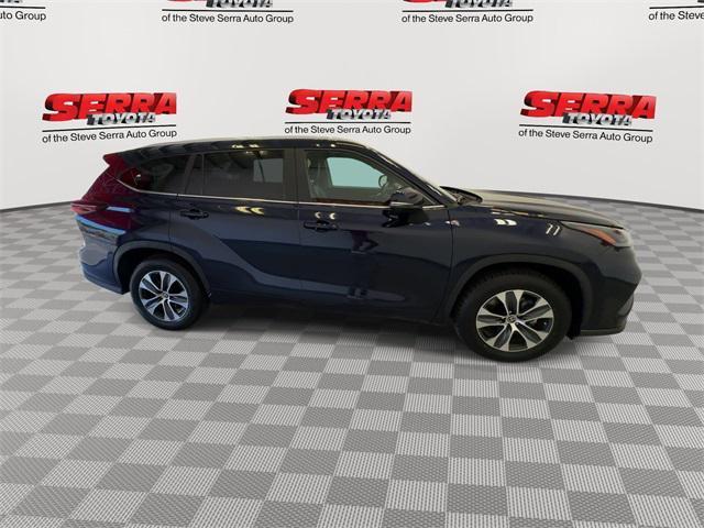 used 2024 Toyota Highlander car, priced at $42,900