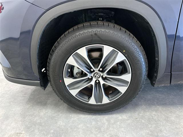 used 2024 Toyota Highlander car, priced at $42,900