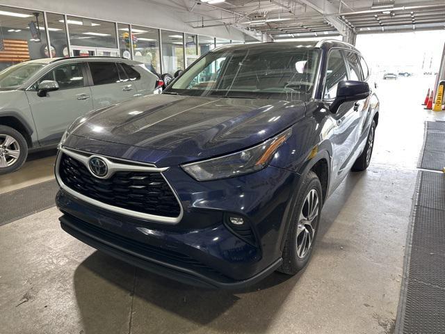 used 2024 Toyota Highlander car, priced at $42,900