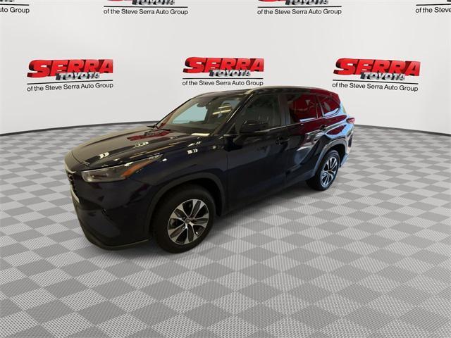 used 2024 Toyota Highlander car, priced at $42,900