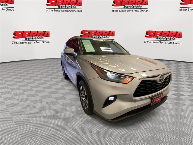 used 2024 Toyota Highlander car, priced at $41,900