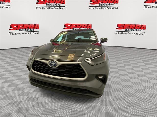 used 2023 Toyota Highlander Hybrid car, priced at $35,900