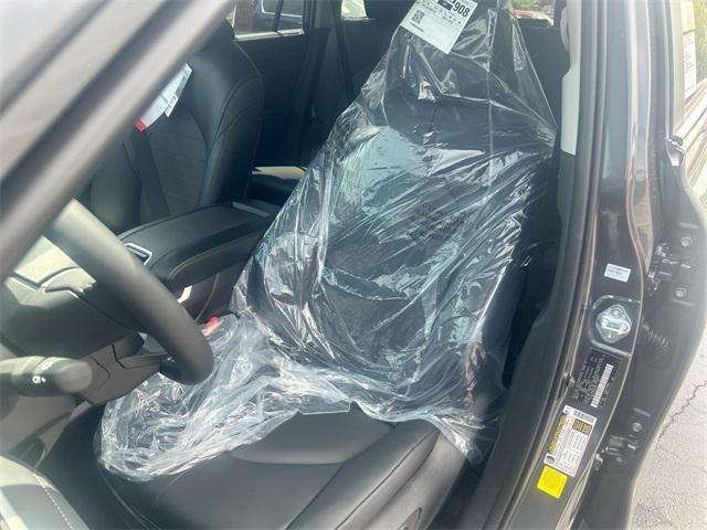 used 2025 Toyota Highlander Hybrid car, priced at $53,900