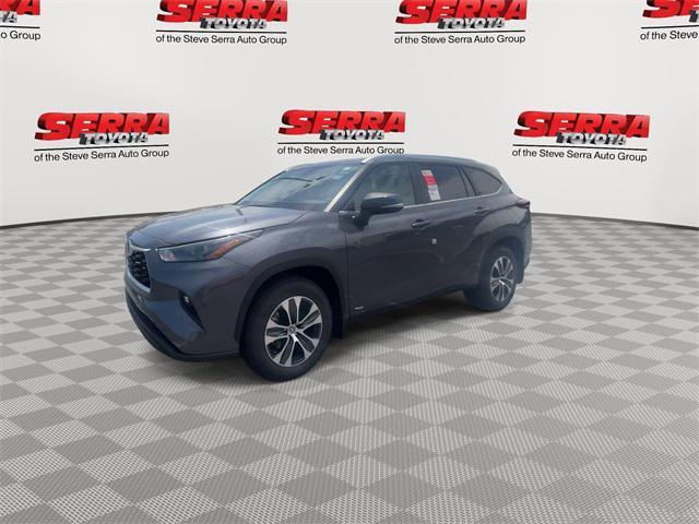 used 2025 Toyota Highlander Hybrid car, priced at $53,900