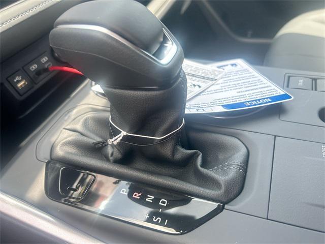 used 2025 Toyota Highlander Hybrid car, priced at $53,900