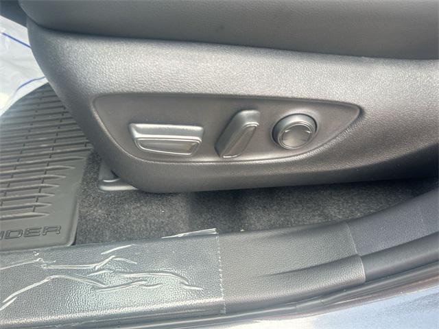 used 2025 Toyota Highlander Hybrid car, priced at $53,900