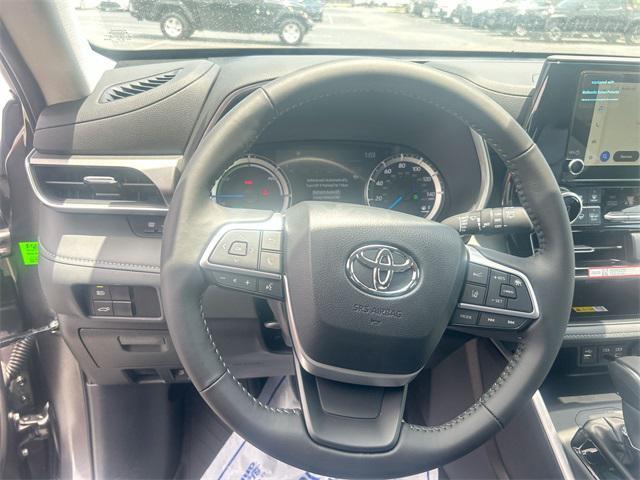 used 2025 Toyota Highlander Hybrid car, priced at $53,900