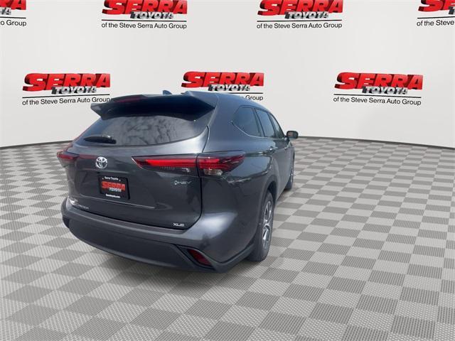 used 2025 Toyota Highlander Hybrid car, priced at $53,900