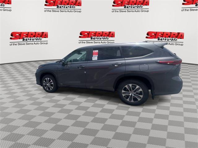 used 2025 Toyota Highlander Hybrid car, priced at $53,900