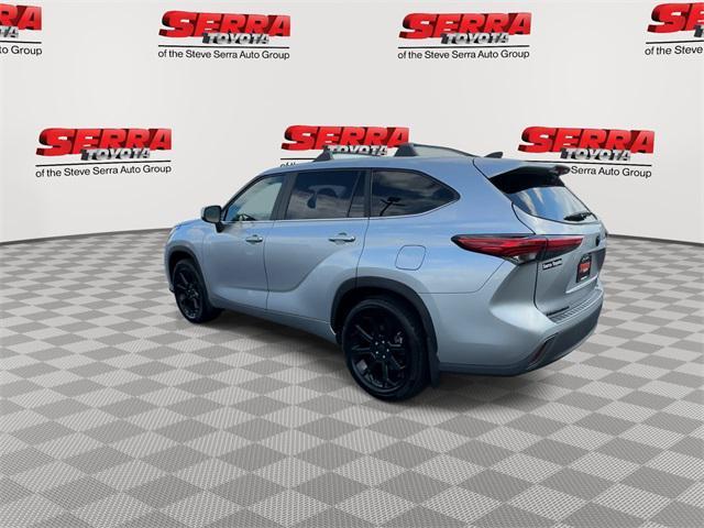 used 2023 Toyota Highlander car, priced at $31,900