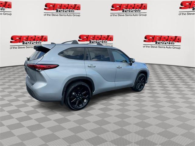 used 2023 Toyota Highlander car, priced at $31,900