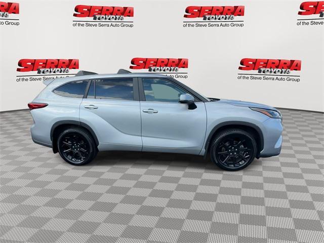 used 2023 Toyota Highlander car, priced at $31,900