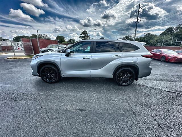 used 2023 Toyota Highlander car, priced at $31,900