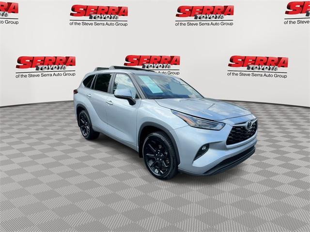 used 2023 Toyota Highlander car, priced at $31,900