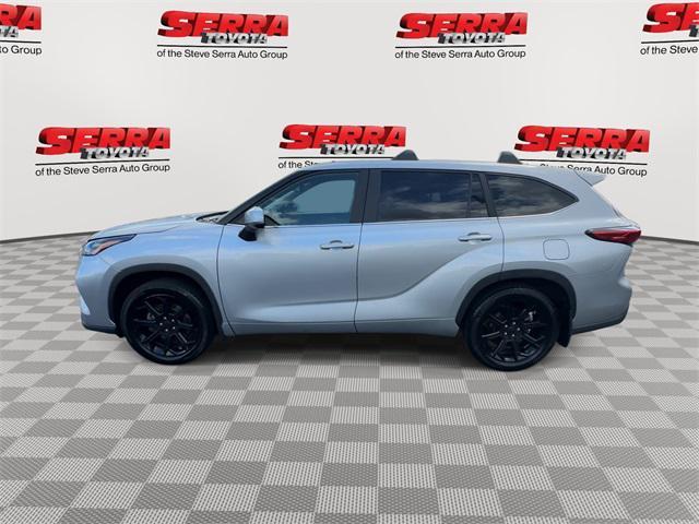 used 2023 Toyota Highlander car, priced at $31,900