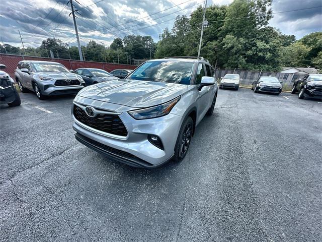 used 2023 Toyota Highlander car, priced at $31,900