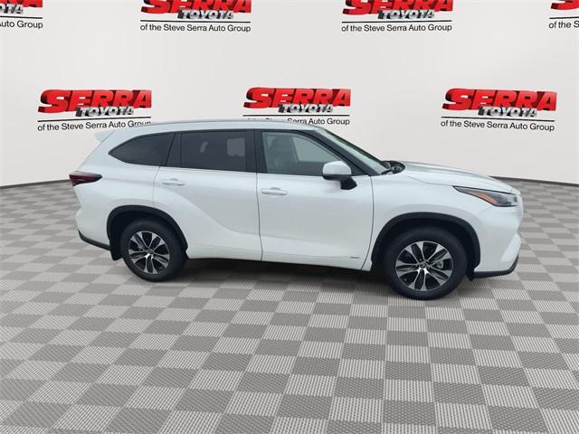 used 2025 Toyota Highlander Hybrid car, priced at $54,900