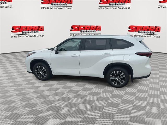 used 2025 Toyota Highlander Hybrid car, priced at $54,900