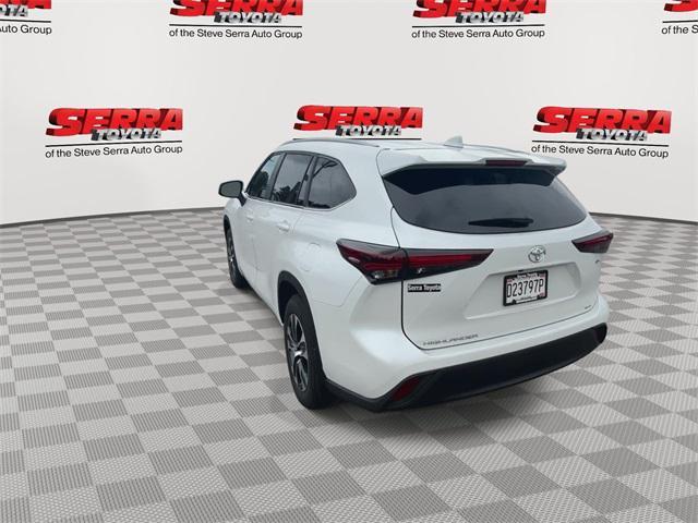 used 2025 Toyota Highlander Hybrid car, priced at $54,900