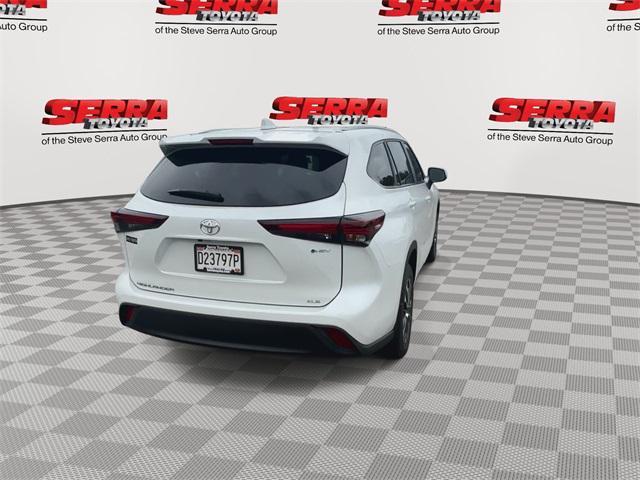 used 2025 Toyota Highlander Hybrid car, priced at $54,900