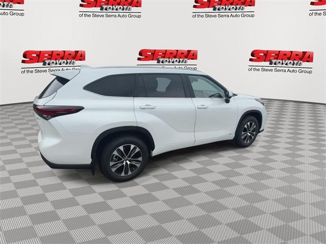 used 2025 Toyota Highlander Hybrid car, priced at $54,900