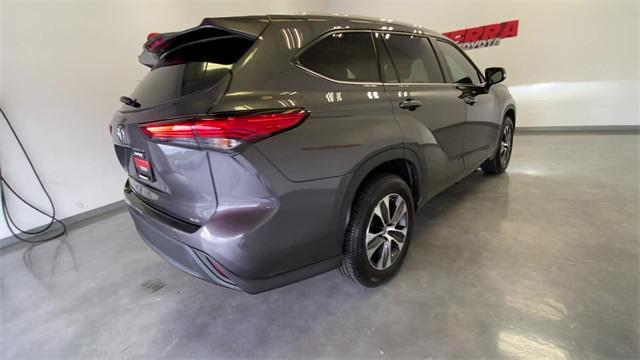 used 2022 Toyota Highlander car, priced at $35,800