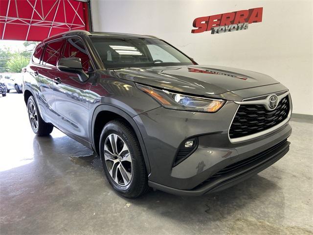 used 2022 Toyota Highlander car, priced at $35,800