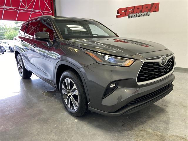 used 2022 Toyota Highlander car, priced at $35,800