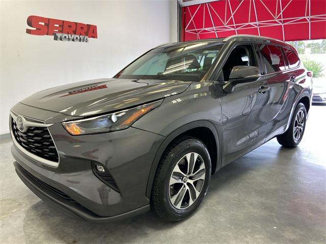 used 2022 Toyota Highlander car, priced at $35,800
