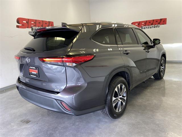 used 2022 Toyota Highlander car, priced at $35,800