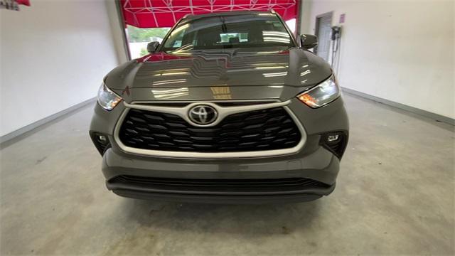 used 2022 Toyota Highlander car, priced at $35,800