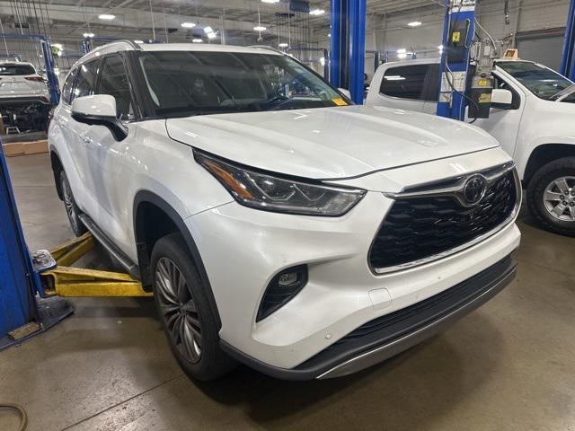 used 2023 Toyota Highlander car, priced at $37,900