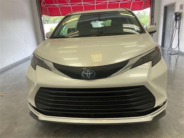 used 2024 Toyota Sienna car, priced at $43,100