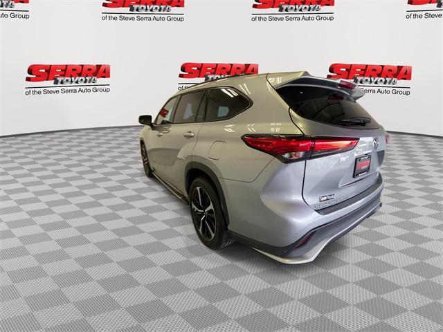 used 2021 Toyota Highlander car, priced at $28,600