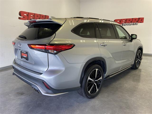 used 2021 Toyota Highlander car, priced at $28,600