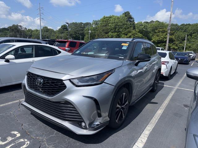 used 2021 Toyota Highlander car, priced at $28,900