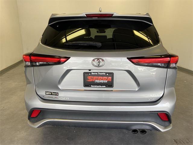 used 2021 Toyota Highlander car, priced at $28,600