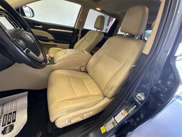 used 2019 Toyota Highlander car, priced at $21,300