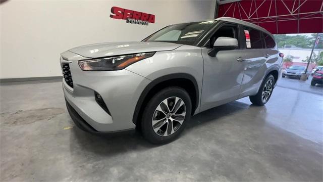 used 2023 Toyota Highlander car, priced at $34,900