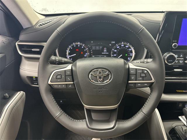 used 2023 Toyota Highlander car, priced at $34,900