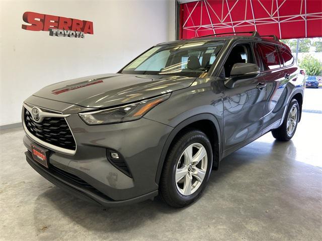used 2022 Toyota Highlander car, priced at $32,400