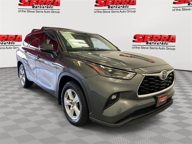 used 2022 Toyota Highlander car, priced at $31,900