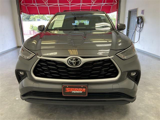 used 2022 Toyota Highlander car, priced at $32,400