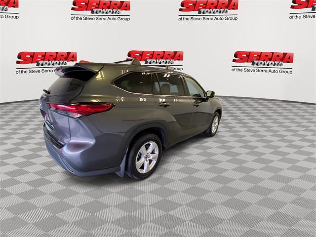 used 2022 Toyota Highlander car, priced at $32,400