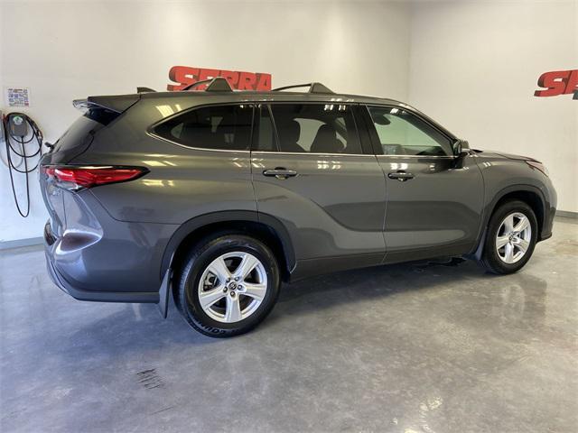 used 2022 Toyota Highlander car, priced at $32,400
